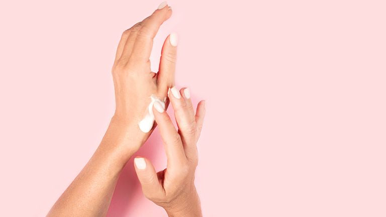 أفضل كريم لترطيب اليدين شديدة الجفاف