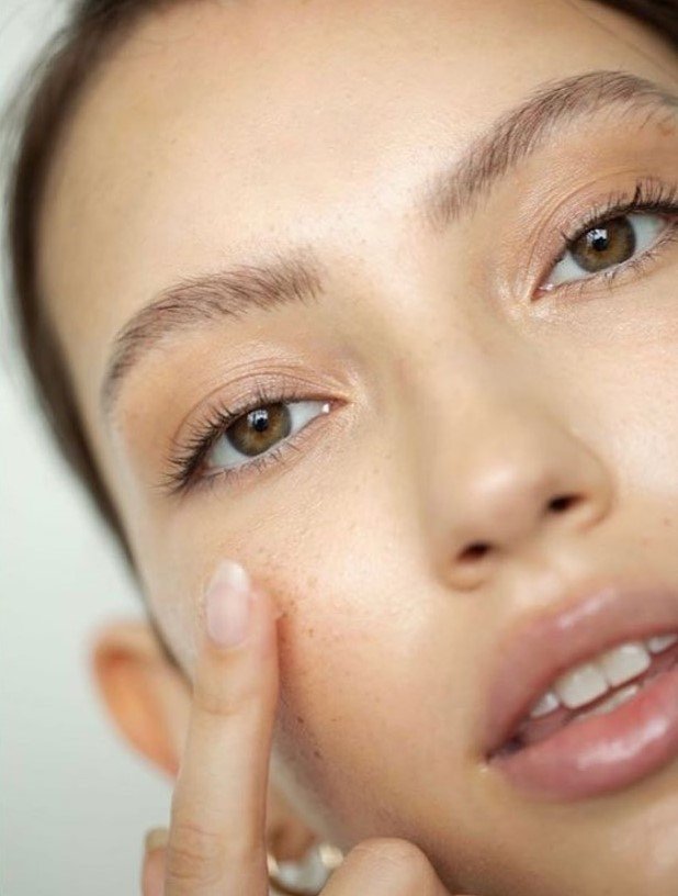 أفضل كريم للهالات السوداء والتجاعيد حول العين